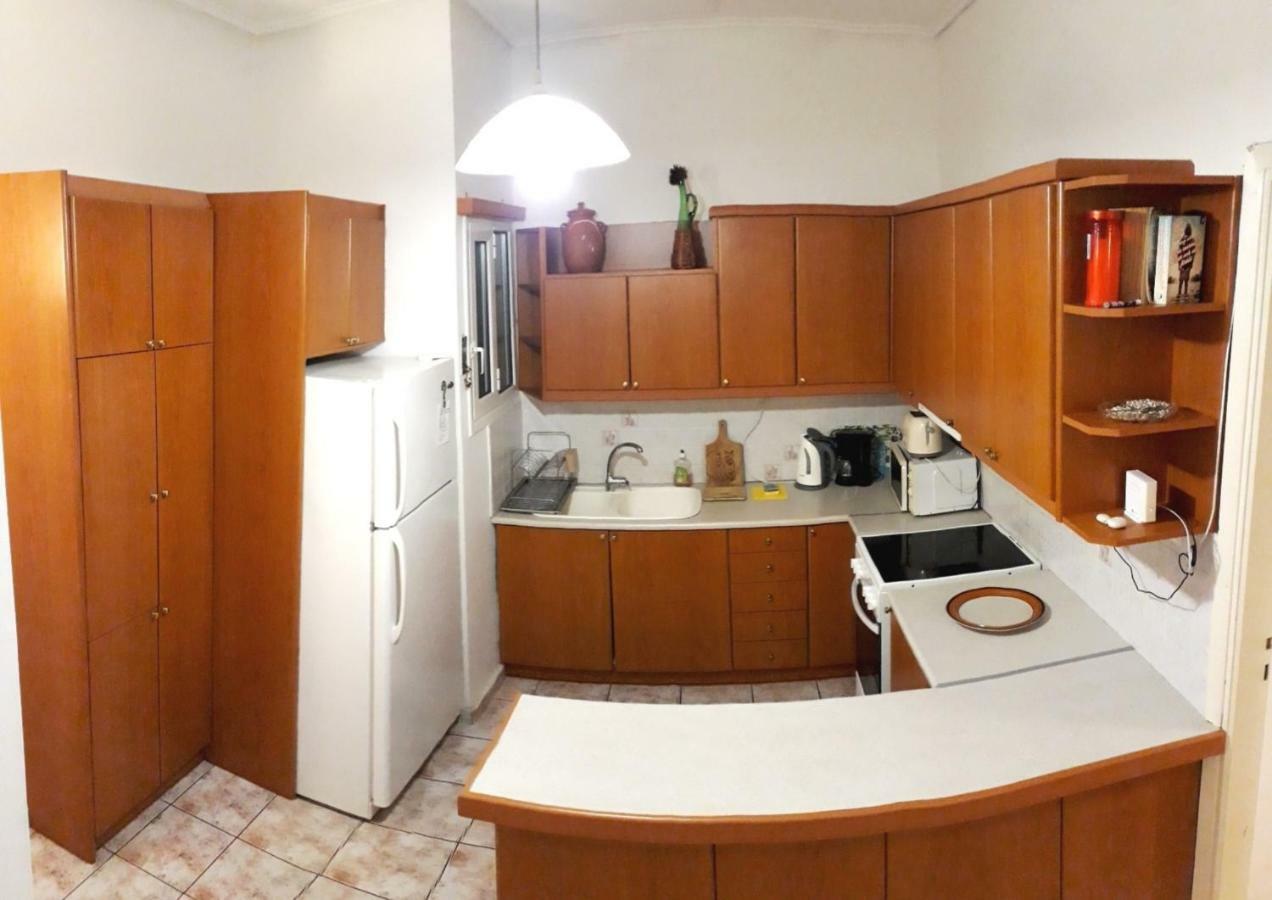 100M From The Beach Cosy Apartment Λουτράκι Εξωτερικό φωτογραφία